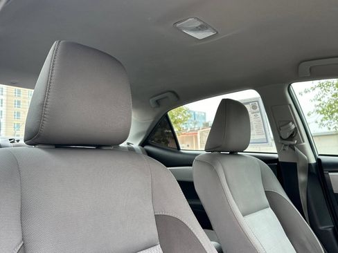 Used 2018 Toyota Corolla LE w/ Carpet Mat Package (TMS) FWD image 17