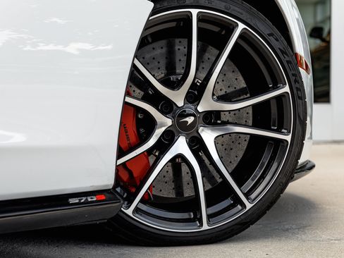 Used 2019 McLaren 570S Spider image 24