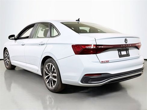 New 2025 Volkswagen Jetta SE image 3