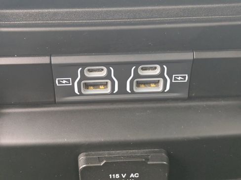 Used 2024 RAM 1500 Laramie image 14