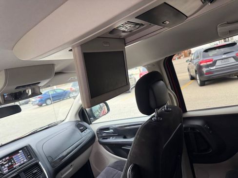 Used 2014 Dodge Grand Caravan SXT FWD image 17