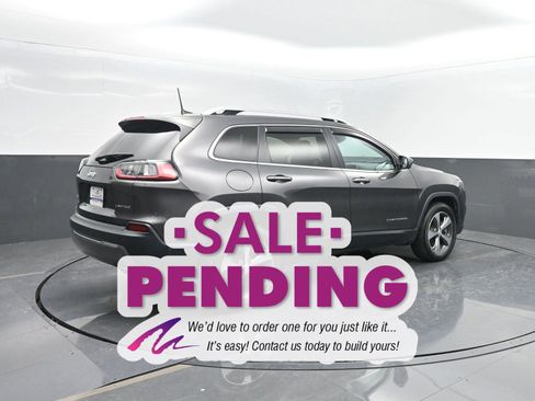 Used 2019 Jeep Cherokee Limited w/ Luxury Group image 2