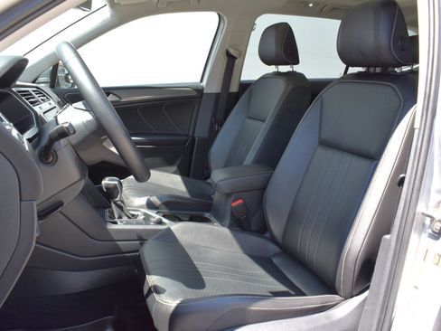 Used 2022 Volkswagen Tiguan SE AWD/4WD image 11