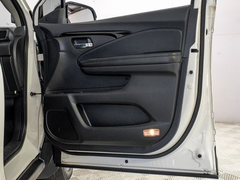 Used 2018 Honda Pilot Elite image 45