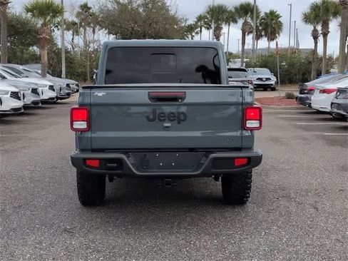 Used 2025 Jeep Gladiator Sport image 7