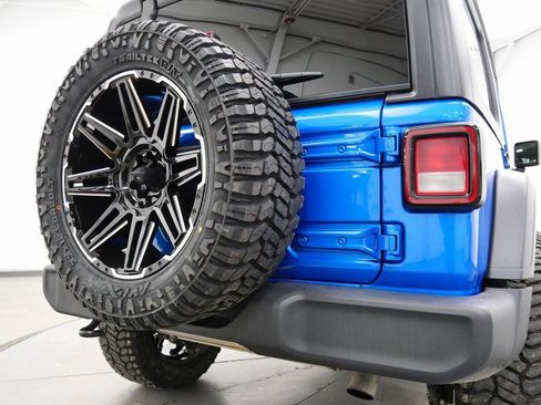 Used 2024 Jeep Wrangler Sport S image 9