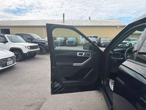 Used 2023 Ford Explorer XLT w/ Equipment Group 202A AWD/4WD image 11