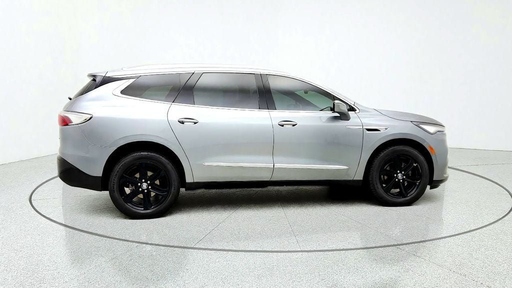 Used 2024 Buick Enclave Essence w/ Sport Touring Edition FWD image 4