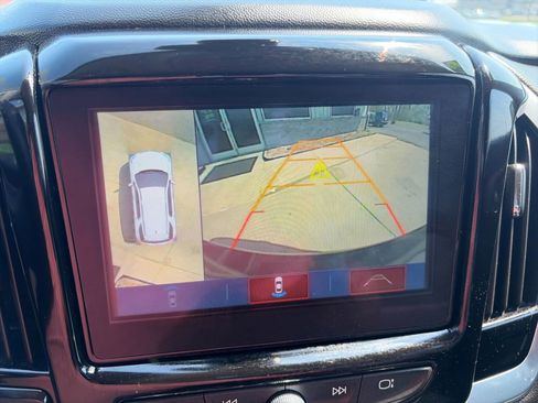 Used 2019 Chevrolet Traverse LT w/ LT Premium Package image 16