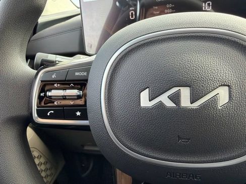 New 2026 Kia Carnival LX FWD image 24
