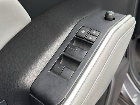 Used 2023 Toyota Highlander XLE FWD image 15
