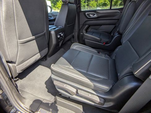 Used 2023 GMC Yukon SLT AWD/4WD image 16