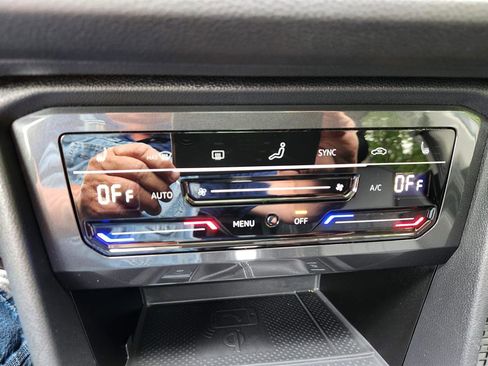 Certified 2024 Volkswagen Tiguan SE image 37