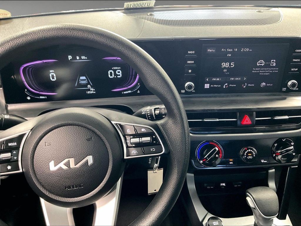 Used 2024 Kia Seltos LX AWD/4WD image 19