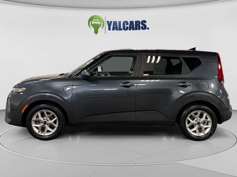 Used 2020 Kia Soul S FWD image 2