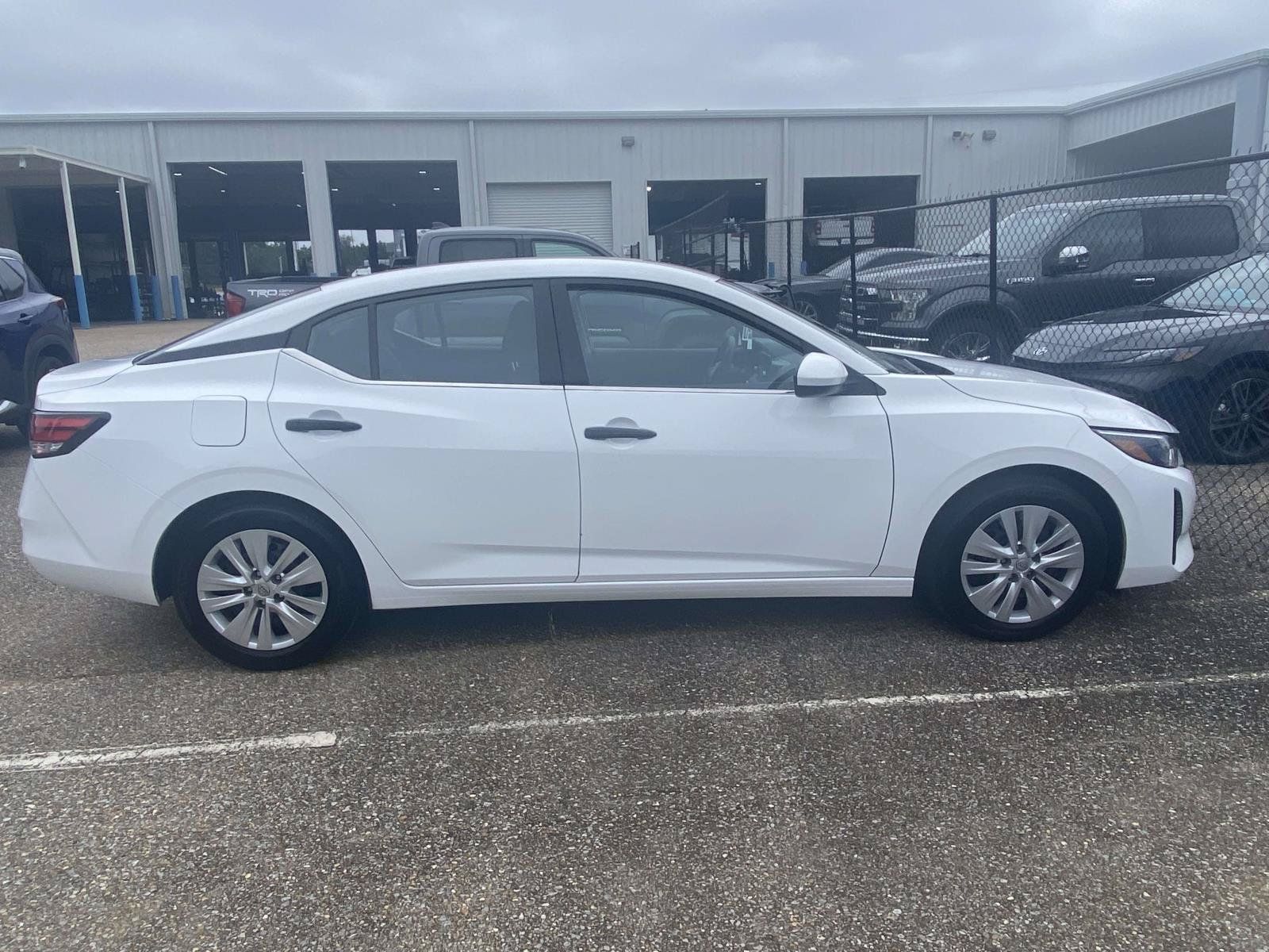 Used 2025 Nissan Sentra S FWD image 2