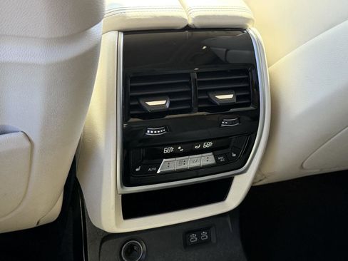 Used 2021 BMW X7 xDrive40i w/ Premium Package AWD/4WD image 7