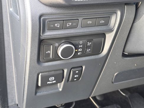 Used 2022 Ford F150 Lightning Platinum AWD/4WD image 27