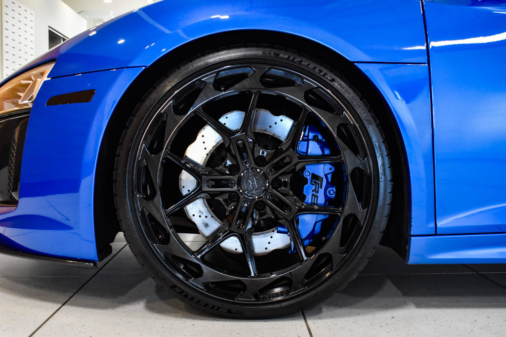 Used 2018 Audi R8 V10 w/ Carbon Exterior Package AWD/4WD image 12