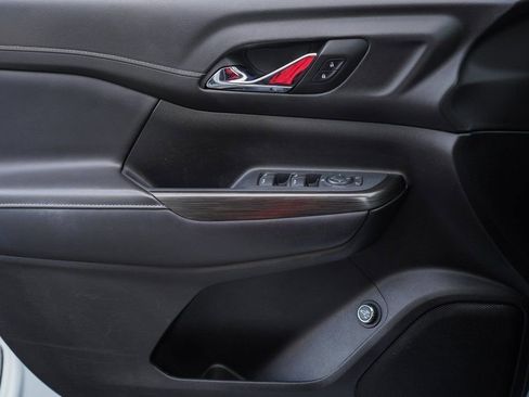 Used 2023 GMC Acadia SLT image 36