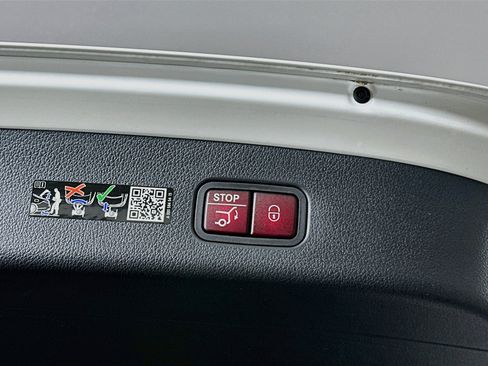 Used 2025 Mercedes-Benz GLC 300 image 29