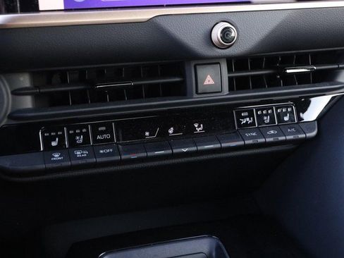 Used 2025 Toyota Crown Platinum image 19