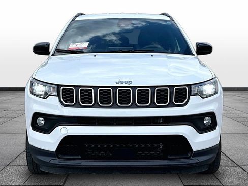 Used 2024 Jeep Compass Latitude AWD/4WD image 3