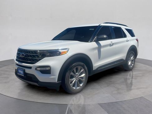 Used 2024 Ford Explorer XLT w/ Equipment Group 202A AWD/4WD image 1