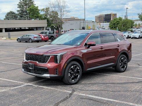 Certified 2024 Kia Sorento S w/ Panoramic Sunroof Package AWD/4WD image 2