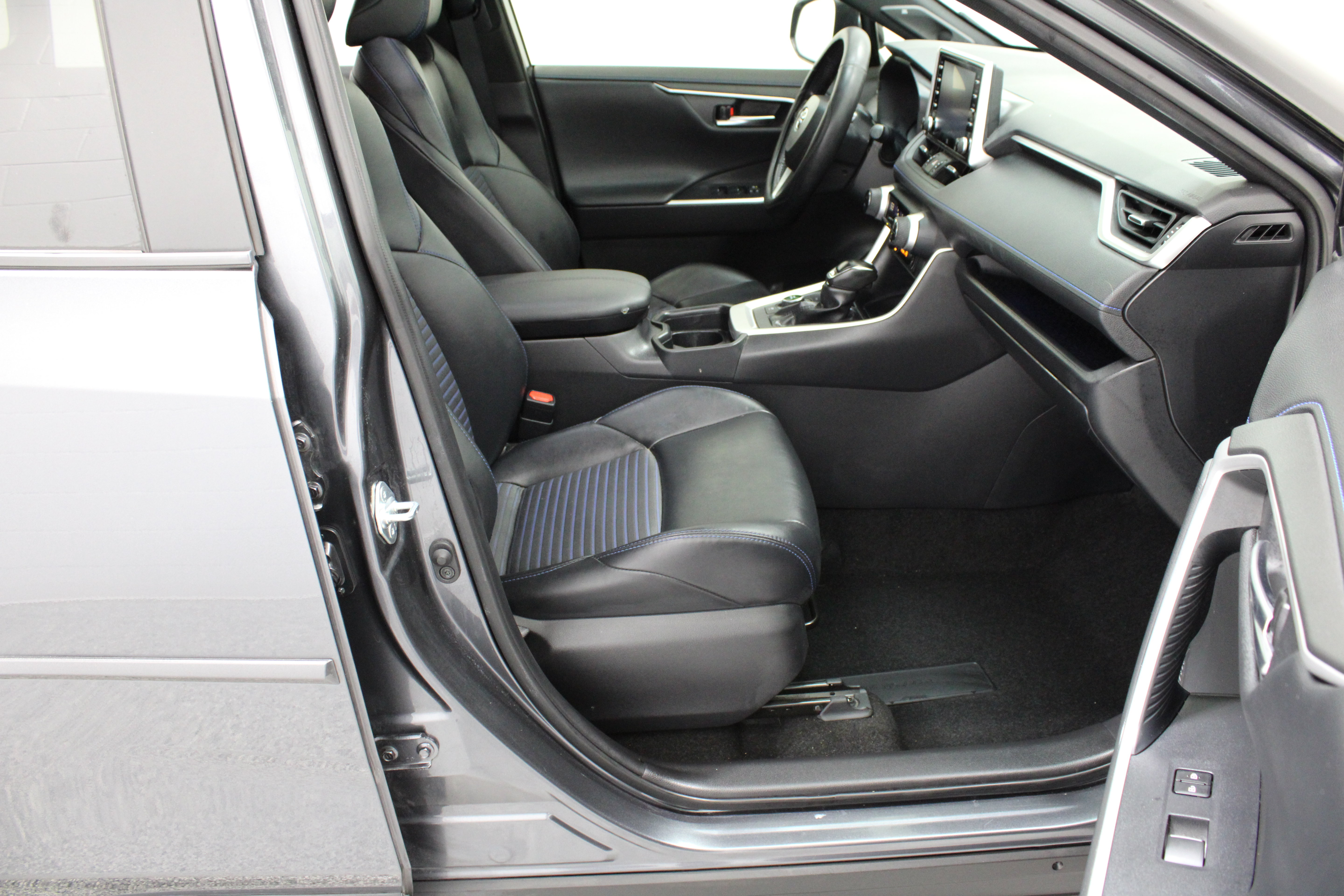 Used 2020 Toyota RAV4 XSE AWD/4WD image 39
