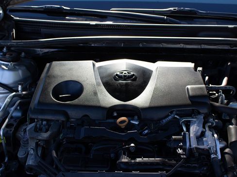 Used 2019 Toyota Camry LE image 30