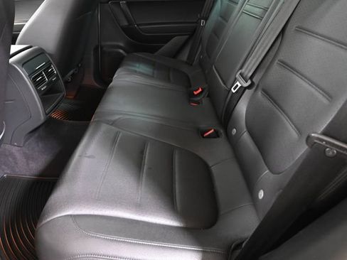 Used 2017 Volkswagen Touareg Sport AWD/4WD image 9