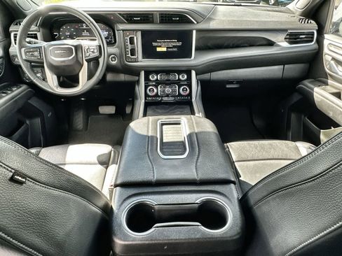 Used 2024 GMC Yukon XL Denali AWD/4WD image 10
