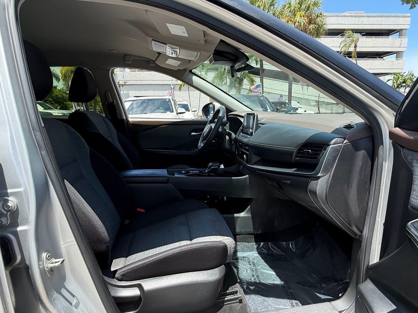 Certified 2023 Nissan Rogue SV FWD image 17