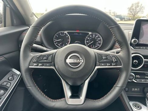 Used 2025 Nissan Sentra SR w/ SR Premium Package image 11