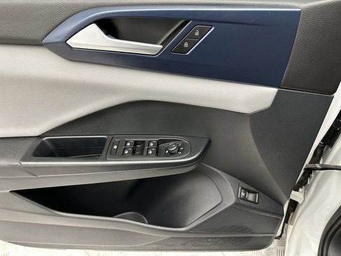 Used 2023 Volkswagen Taos SE w/ Panoramic Sunroof Package image 14