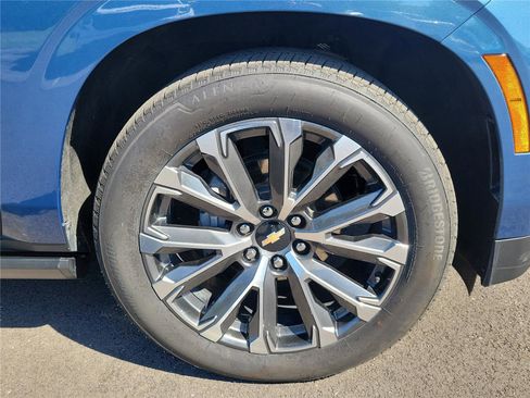 Used 2025 Chevrolet Suburban High Country AWD/4WD image 6