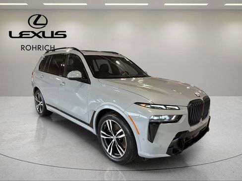 Used 2024 BMW X7 xDrive40i w/ Executive Package AWD/4WD image 4