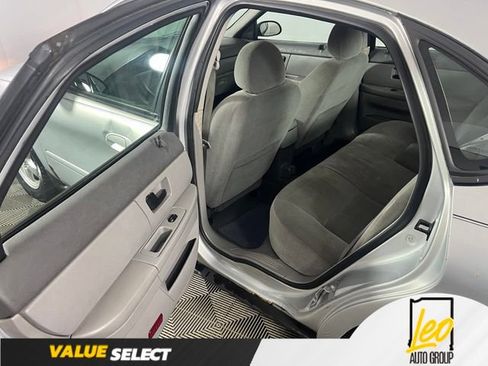 Used 2007 Ford Taurus SE FWD image 9