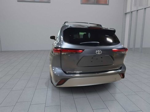 Used 2021 Toyota Highlander Platinum AWD/4WD image 7