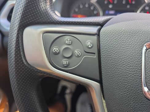 Used 2023 GMC Acadia SLE FWD image 14