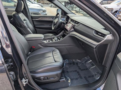 Used 2024 Jeep Grand Cherokee Limited w/ Luxury Tech Group II image 10