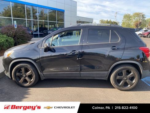 Used 2019 Chevrolet Trax Premier w/ Midnight Edition image 4