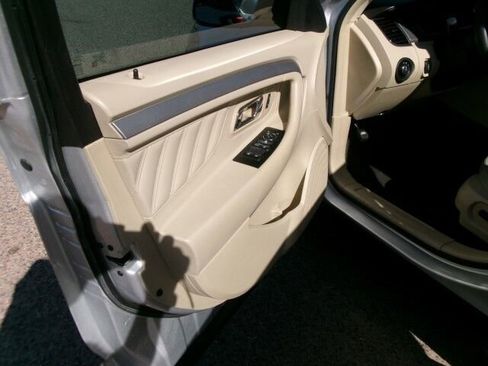 Used 2015 Ford Taurus SE image 14