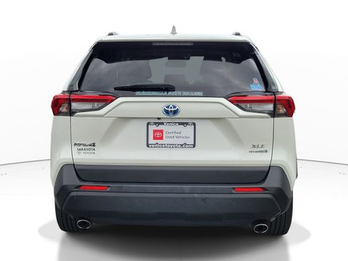 Used 2021 Toyota RAV4 XLE Premium AWD/4WD image 4