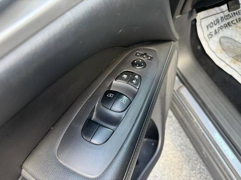 Used 2018 Nissan Pathfinder SL w/ SL Premium Package FWD image 17