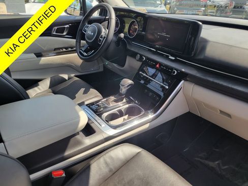 Used 2024 Kia Carnival EX FWD image 8