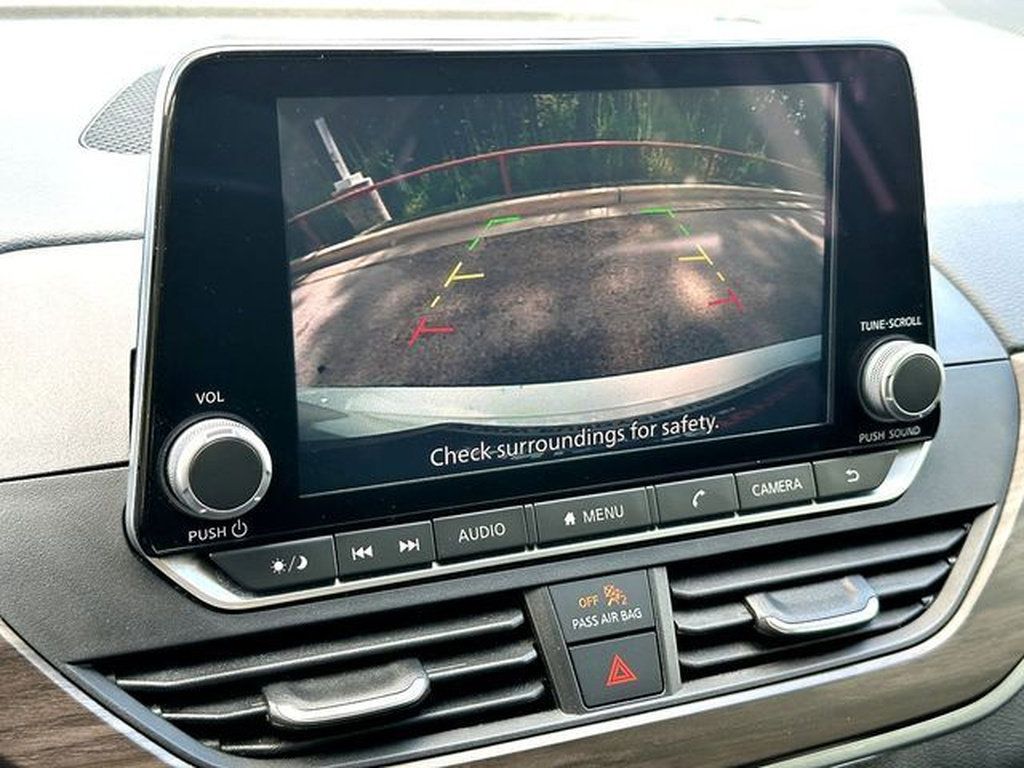 Used 2025 Nissan Altima 2.5 SV FWD image 14