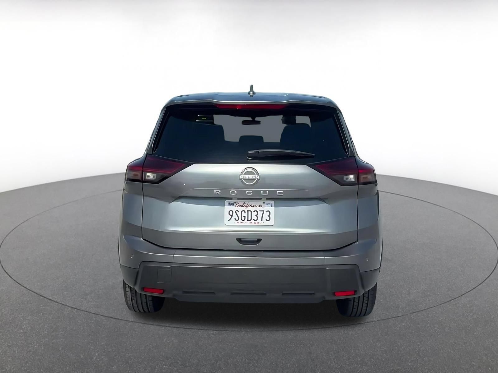 Used 2025 Nissan Rogue SV FWD image 12