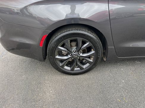 Used 2019 Chrysler Pacifica Touring Plus w/ S Appearance Package image 9